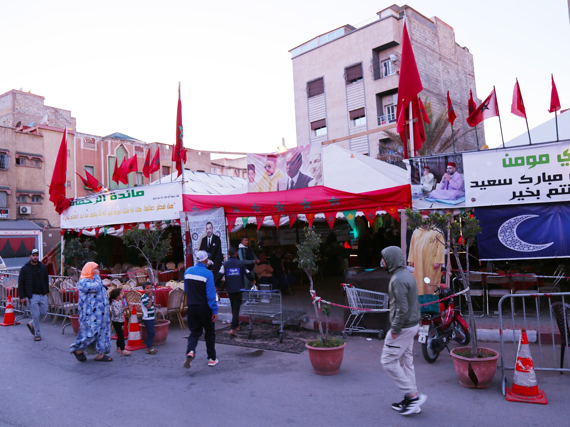 Entree de lendroit de la distribution de ftours a Sidi Moumen %C2%A9 LeBrief Ayoub Jouadi