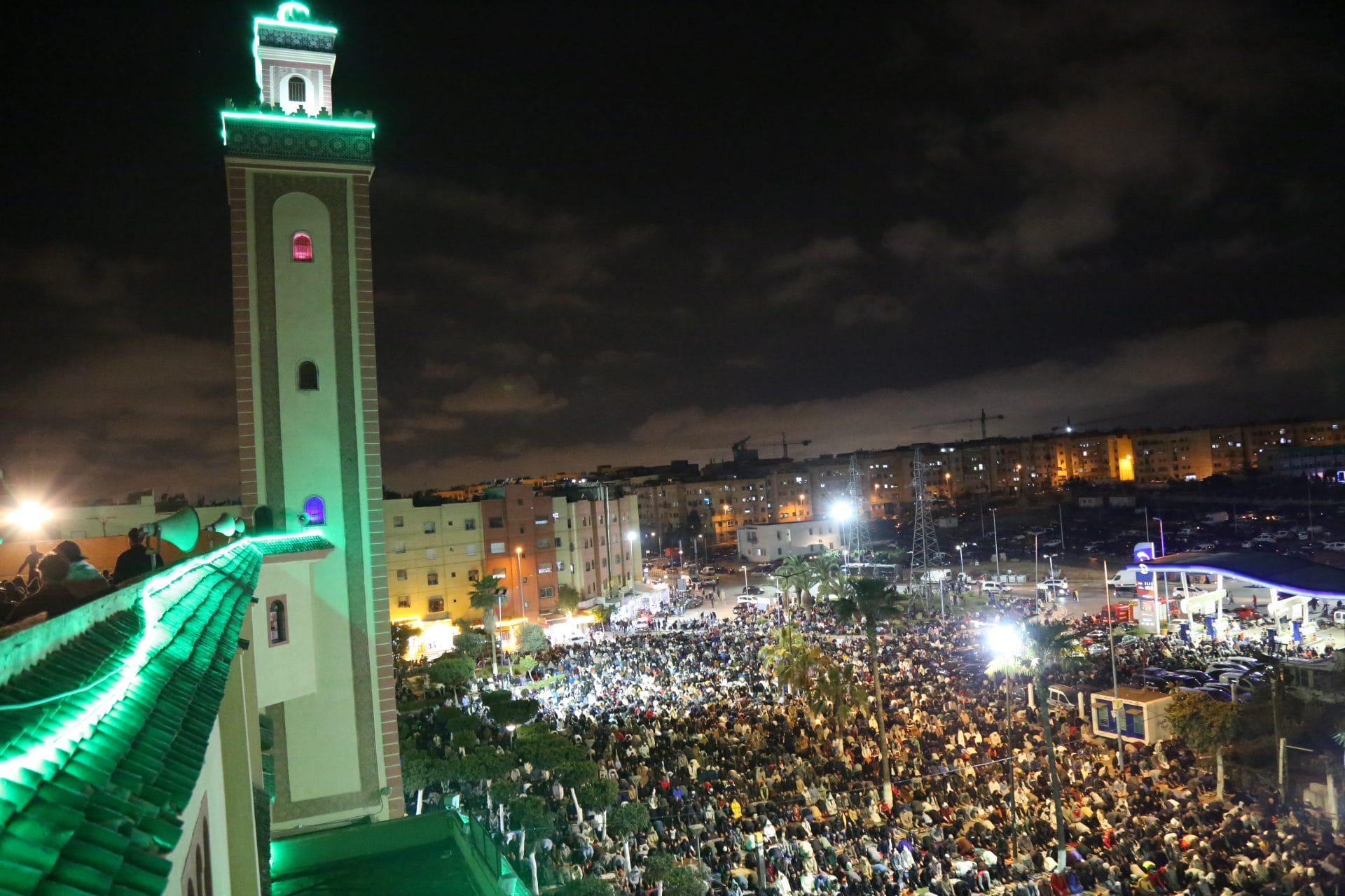 Vue den haut de la priere de Tarawih a la mosquee Al Andalouss Sidi Bernoussi lors de Laylat Al Qadr %C2%A9 LeBrief Ayoub Jouadi