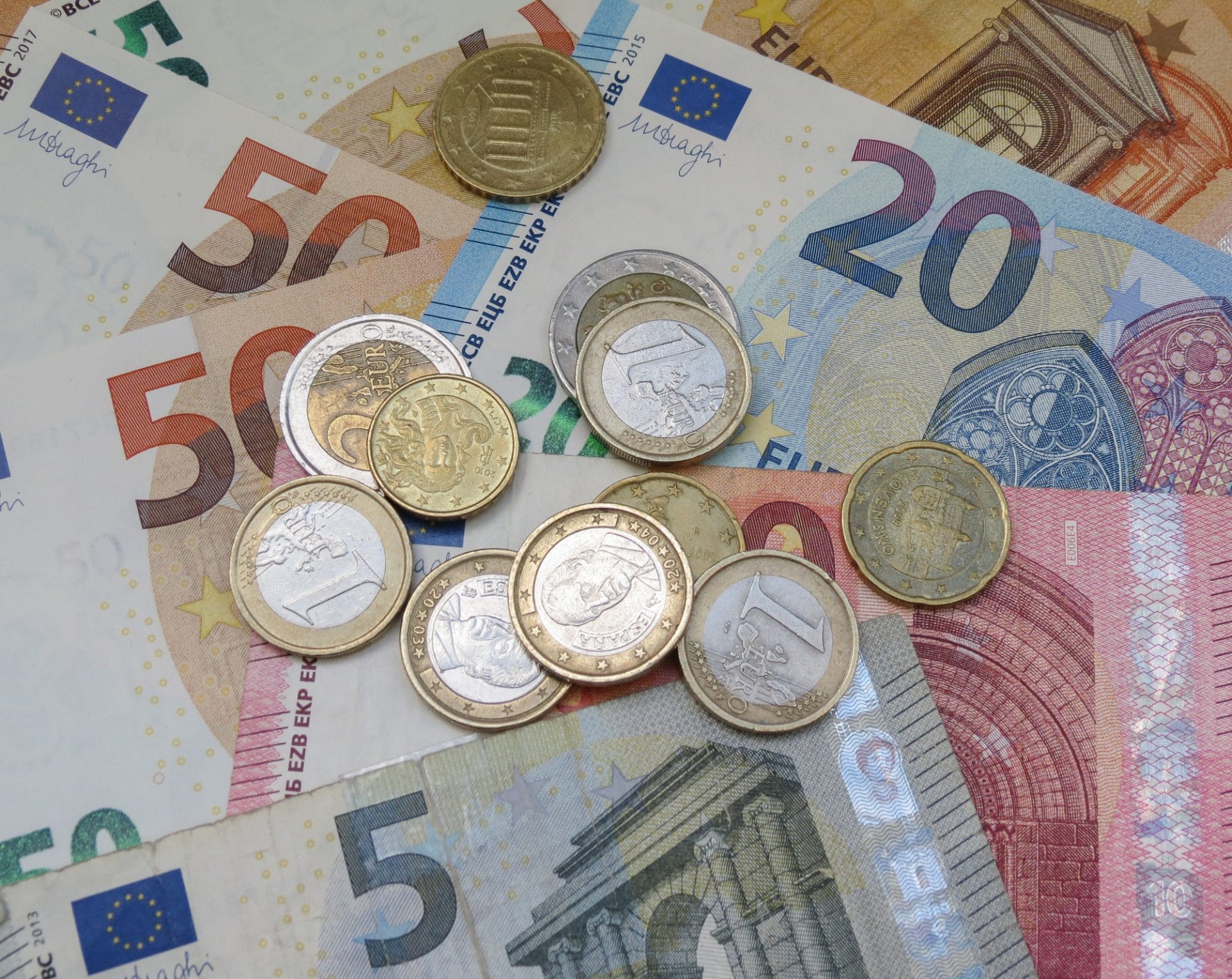 MRE : les transferts atteignent 17,86 MMDH à fin février