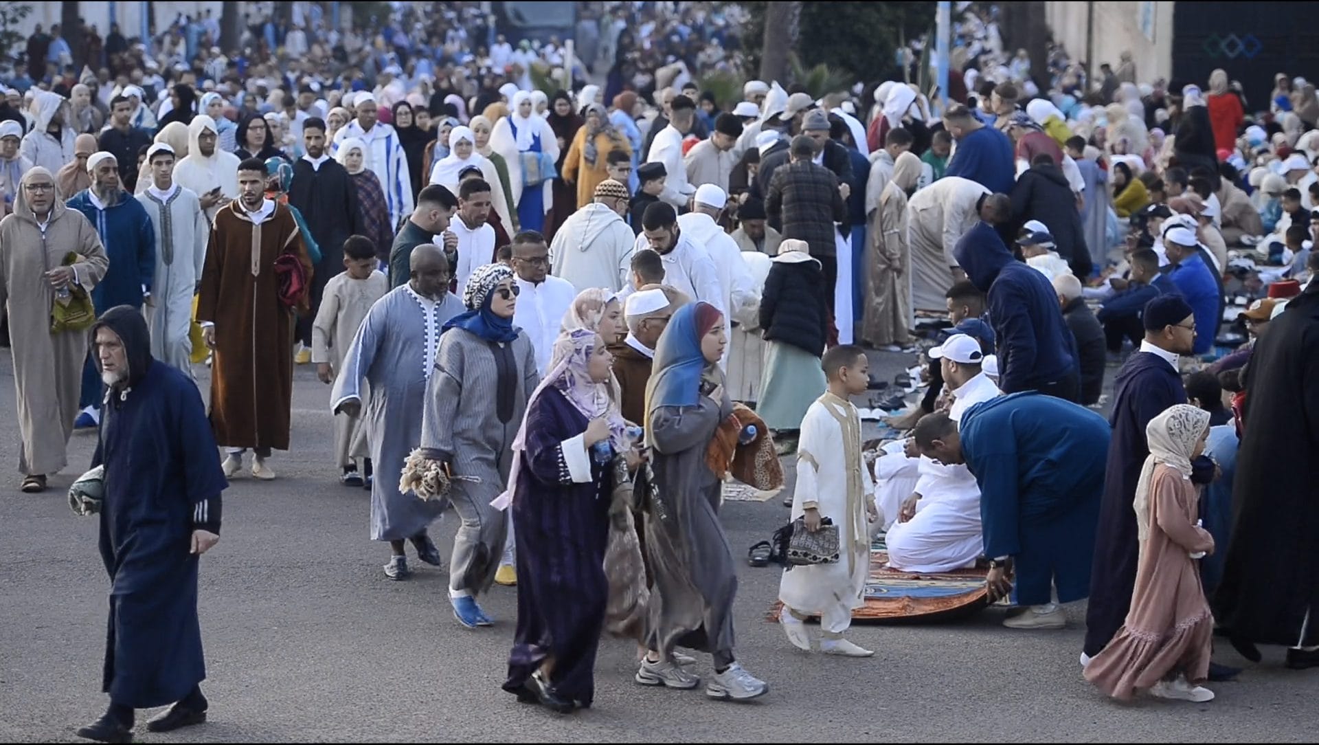 Les fideles a la fin de la priere de Aid Al Fitr a Moulay Rachid %C2%A9 LeBrief Ayoub Jouadi