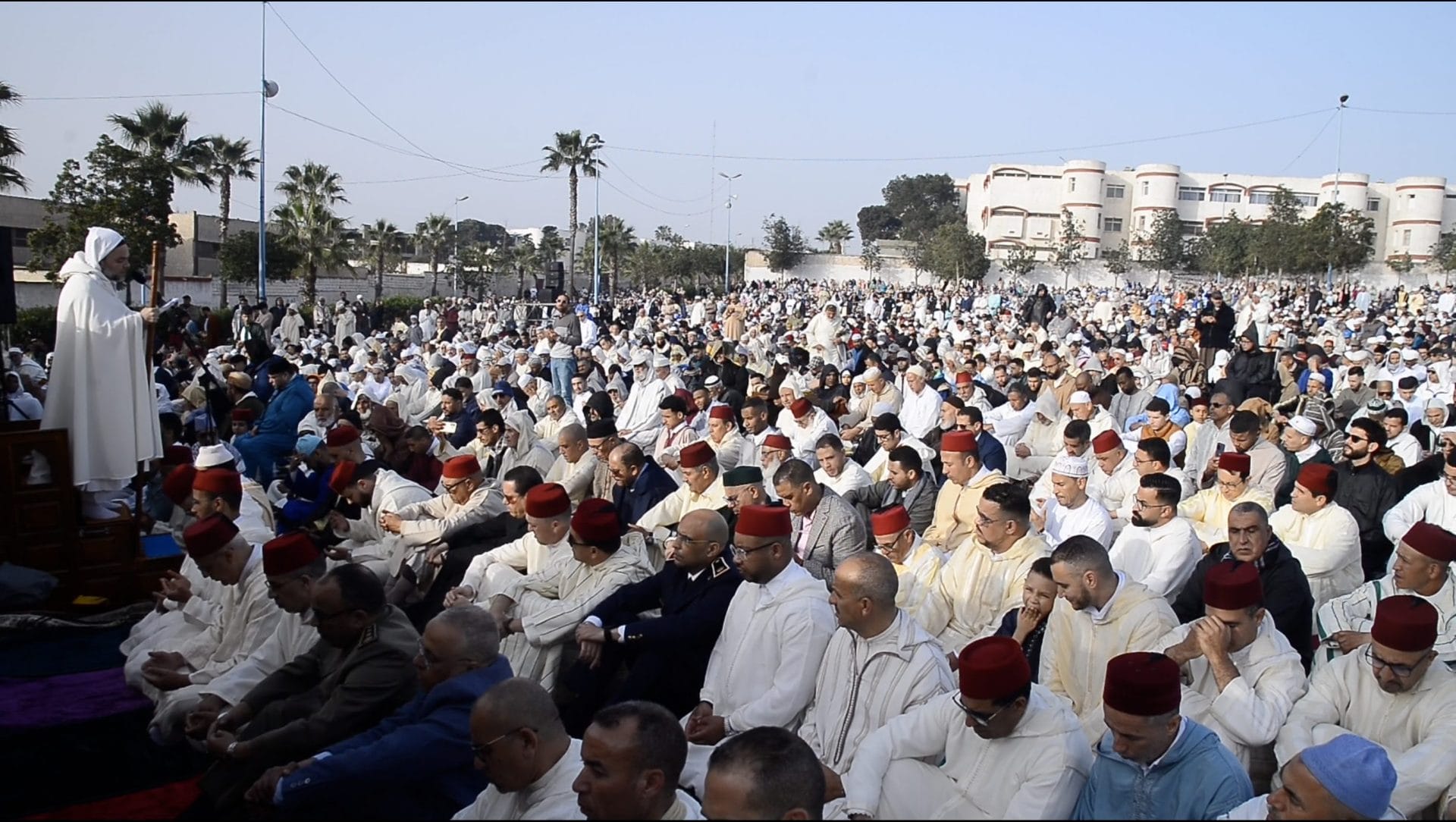 Les fideles lors de la priere de Aid Al Fitr a Moulay Rachid %C2%A9 LeBrief Ayoub Jouadi