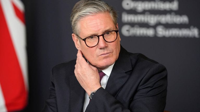 Royaume-Uni : le Premier ministre durcit la politique migratoire
