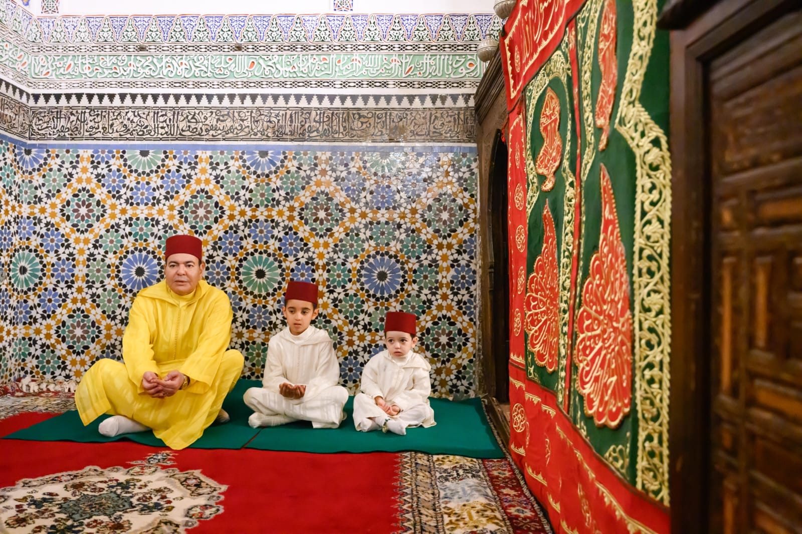 Le prince Moulay Rachid visite le mausolée Moulay Idriss Al Azhar à Fès