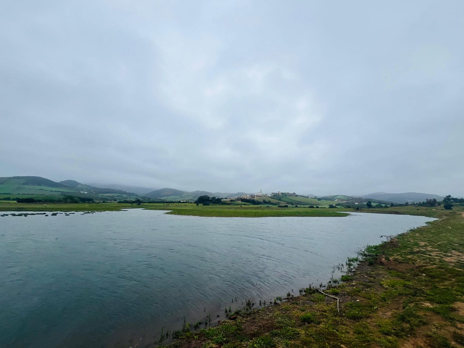 la gendarmerie royale de Fnideq avance dans l'affaire du corps retrouvé dans le barrage d'Asmir Mdiq