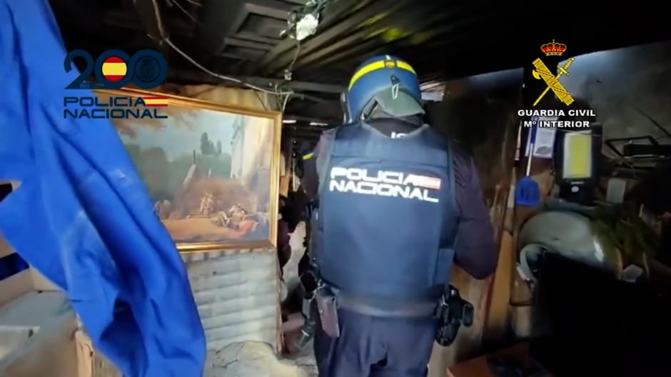 Espagne : une galerie de tir clandestine découverte sous une maison à Grenade