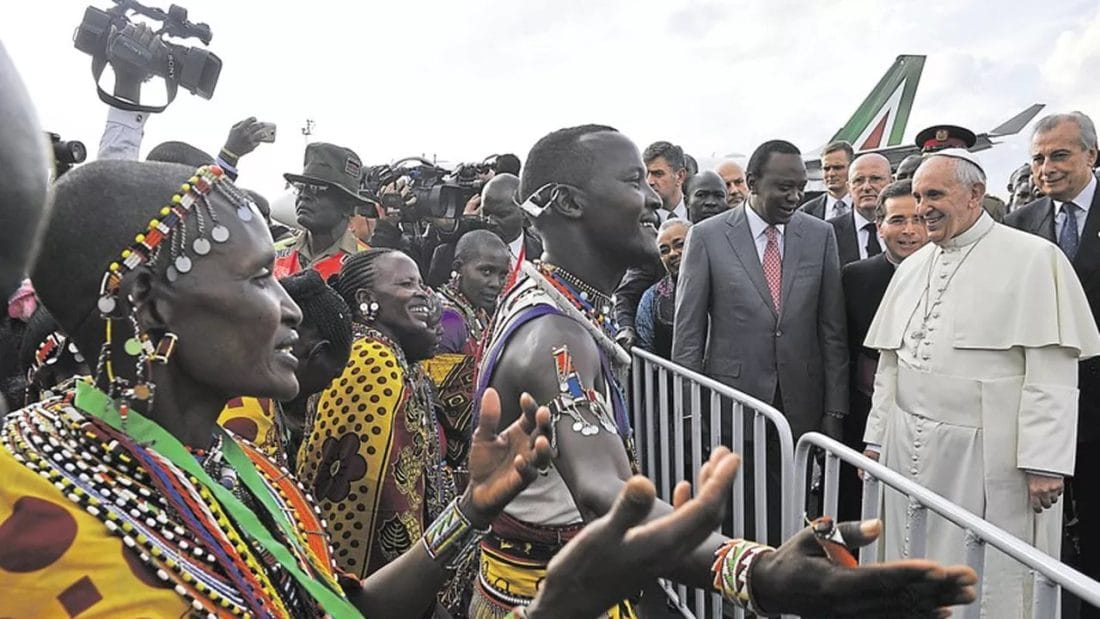 Le pape François à son arrivée au Kenya