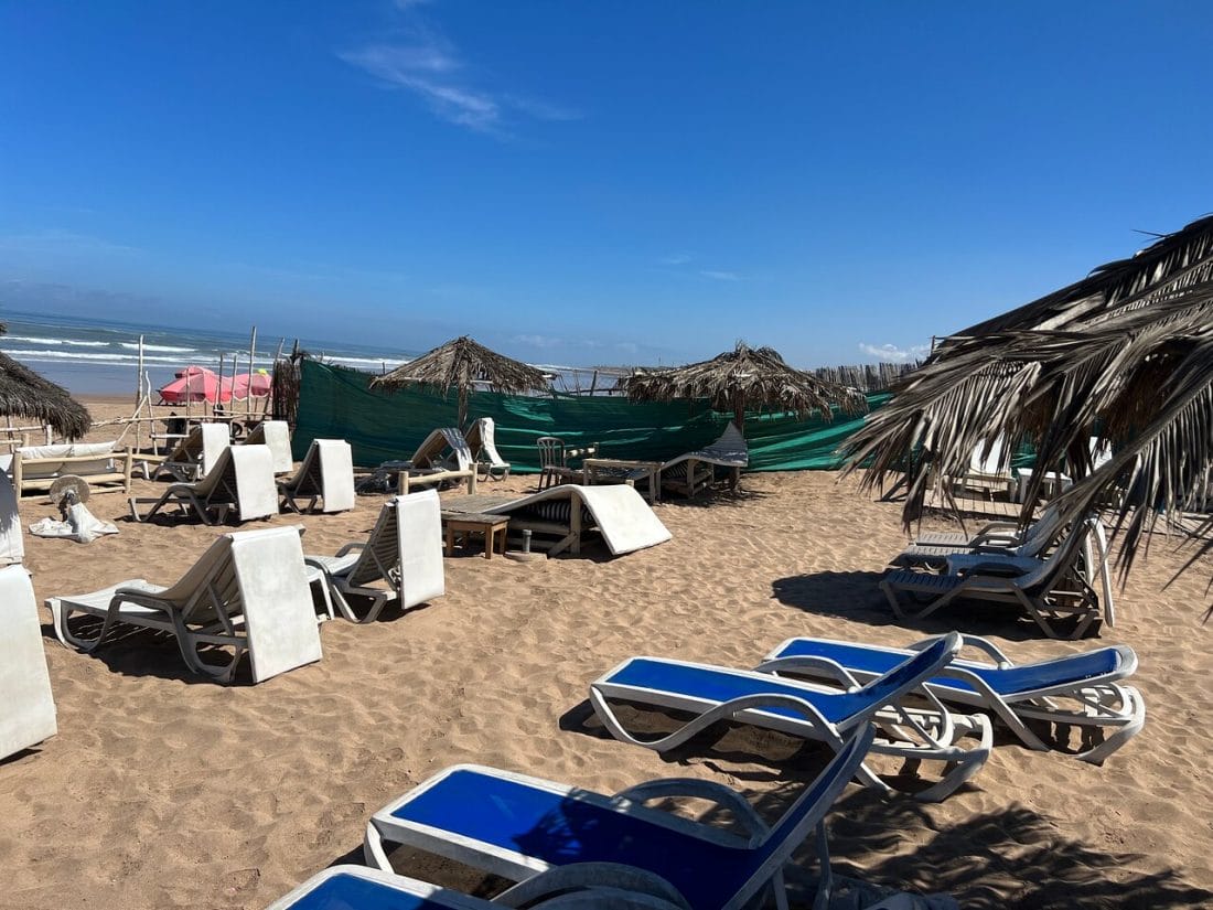 Dar Bouazza : la fin des plages priv&eacute;es menace-t-elle l&rsquo;attrait de la commune ?