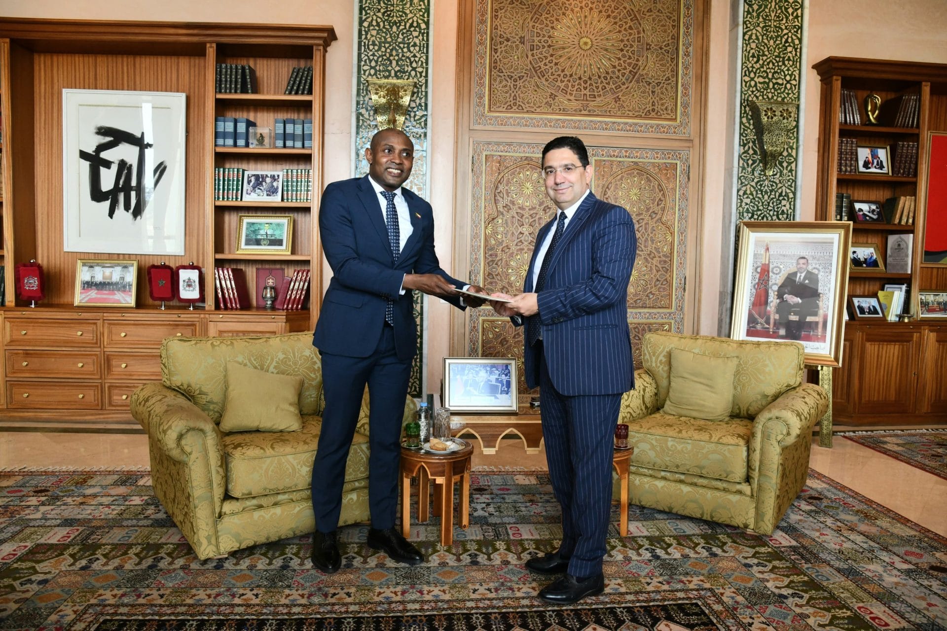 Bourita s’entretient avec son homologue comorien, porteur d’un message au roi Mohammed VI