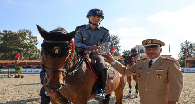 Semaine du Cheval 2025/championnat du Maroc militaire : le capitaine Badre-Eddine Hssi remporte le prix des FAR