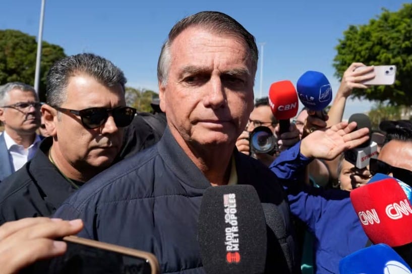 Brésil : l’ex-président Bolsonaro contraint au bracelet électronique