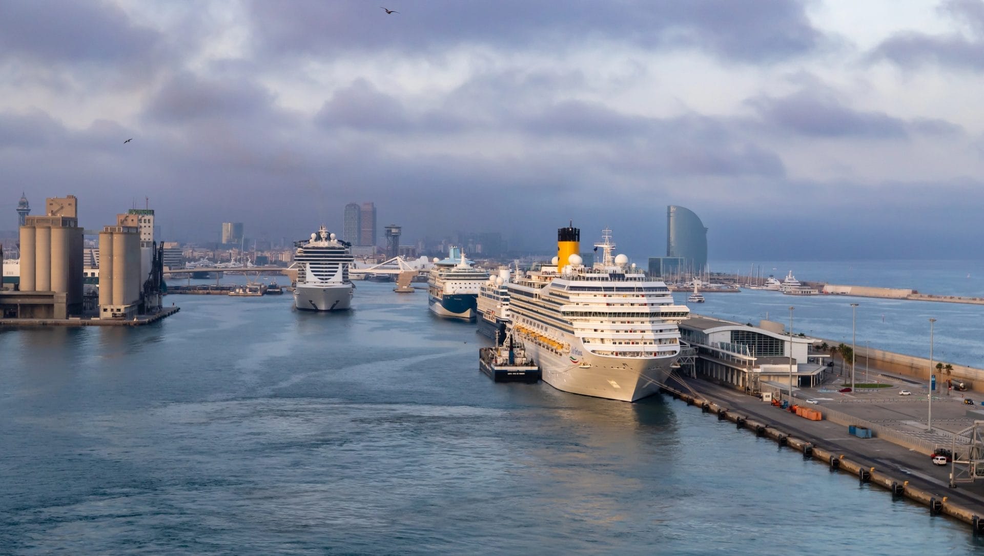 Barcelone renforce sa lutte contre le surtourisme en fermant deux terminaux de croisières