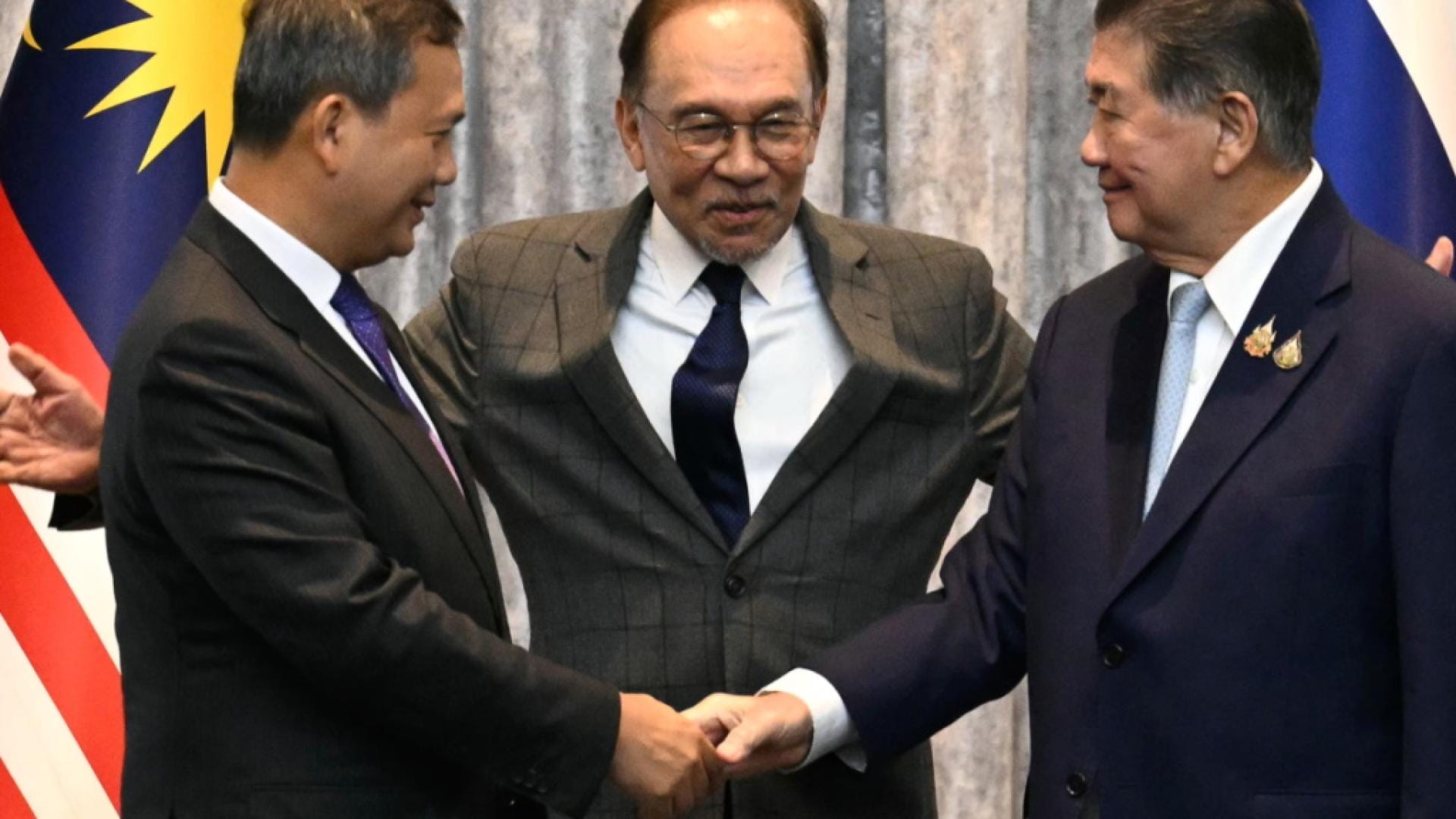 La Thaïlande et le Cambodge signent un cessez-le-feu immédiat La Thaïlande et le Cambodge signent un cessez-le-feu immédiat