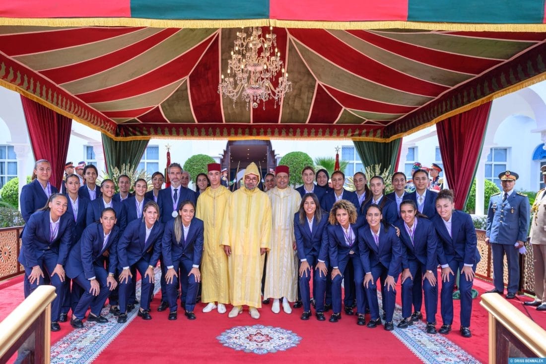 F&ecirc;te du tr&ocirc;ne : le roi Mohammed VI pr&eacute;side une r&eacute;ception officielle &agrave; M'diq