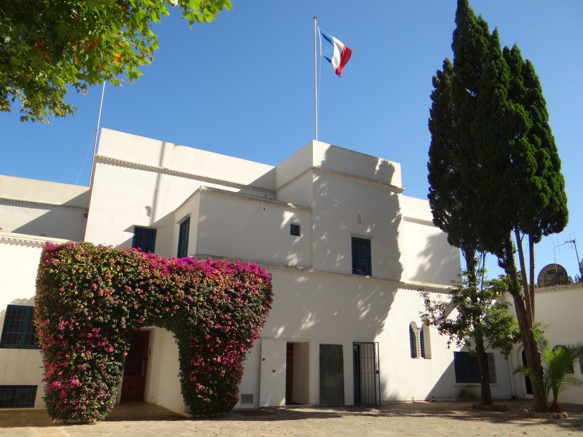 Alger met fin à la gratuité des biens immobiliers accordés à l’ambassade de France