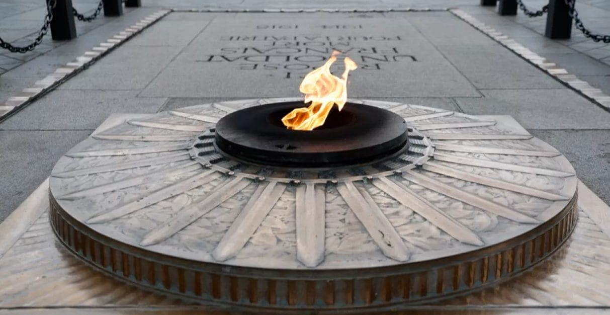 France : un Marocain condamné pour avoir profané la flamme du Soldat inconnu