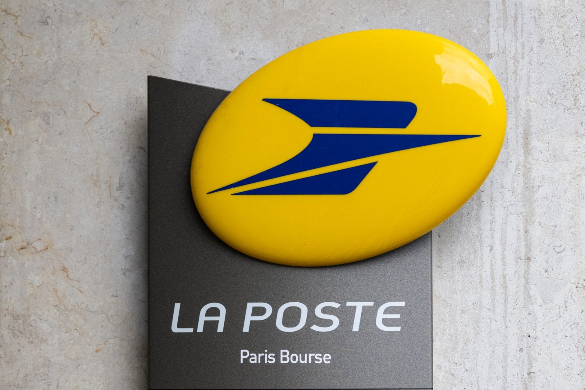 La Poste suspend l’envoi de colis vers les États-Unis face aux nouvelles règles douanières américaines