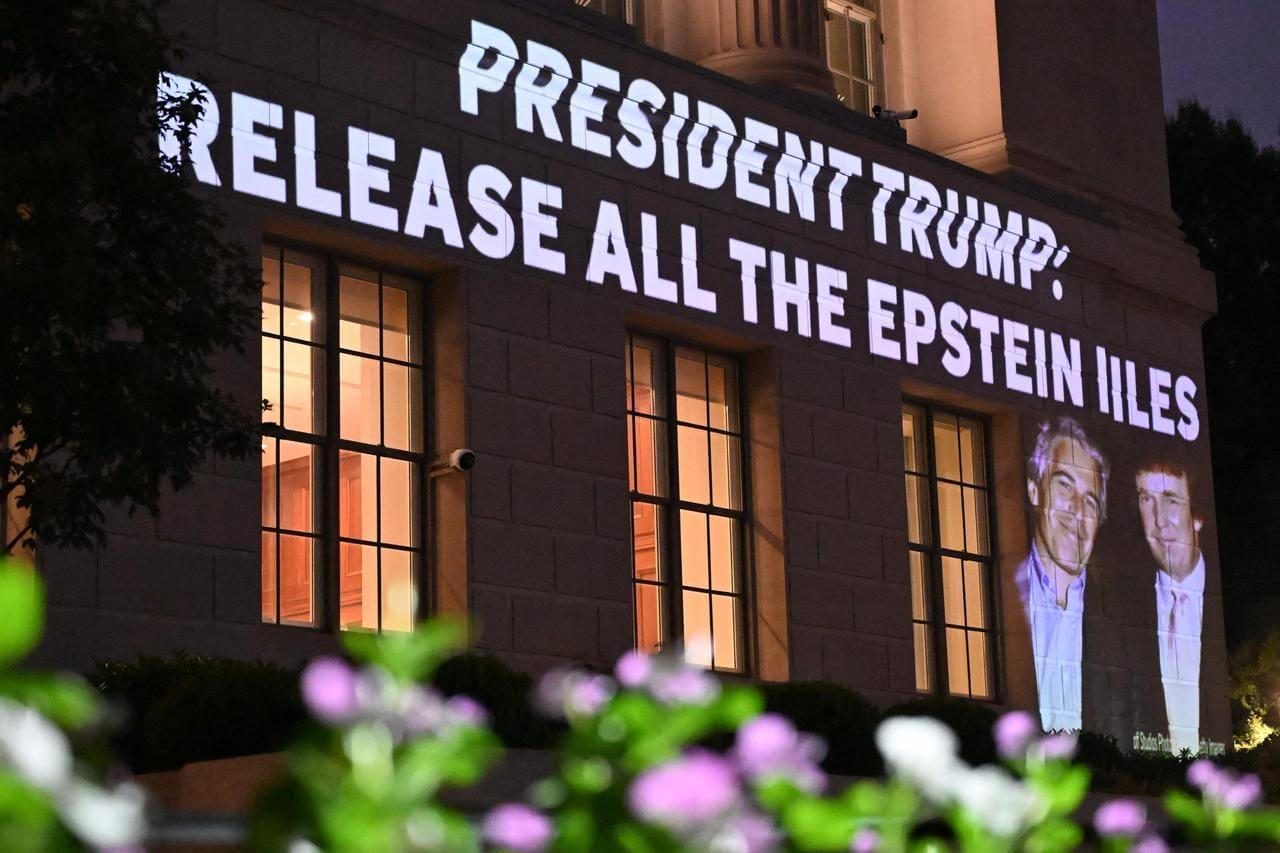 Affaire Epstein : une lettre attribuée à Trump dévoilée par les démocrates