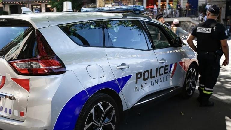 Des têtes de porc découvertes devant des mosquées en Île-de-France