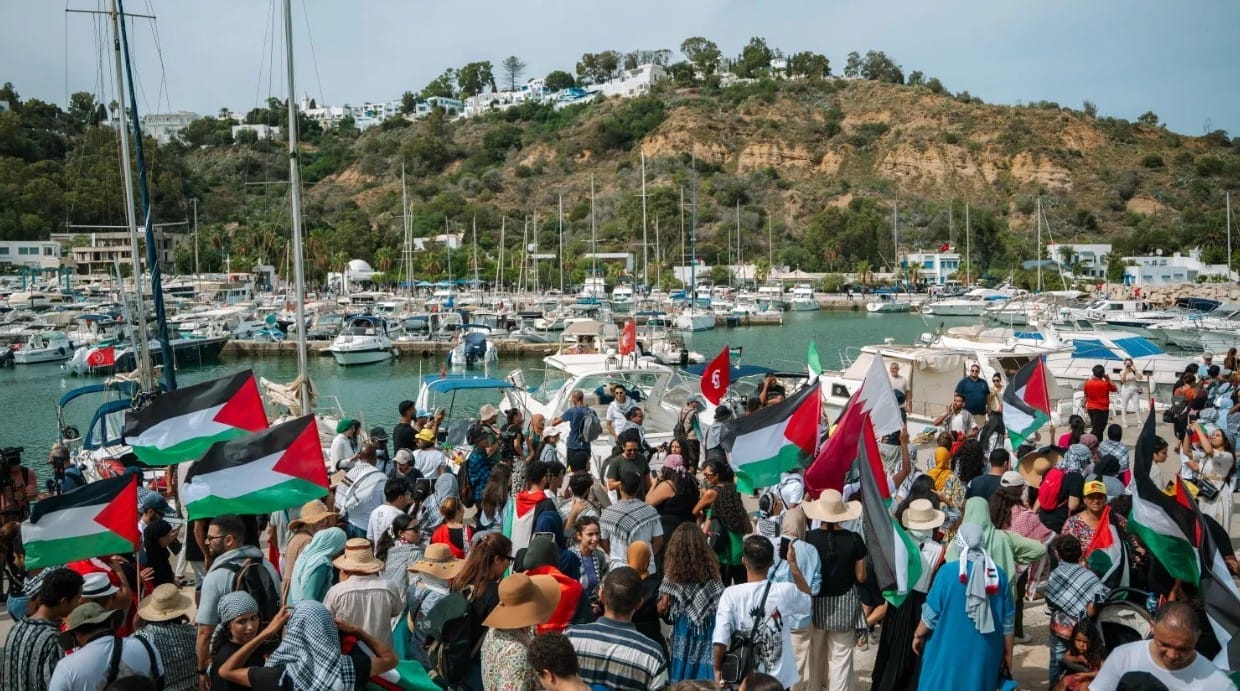 Un bateau humanitaire pour Gaza touché au large de la Tunisie