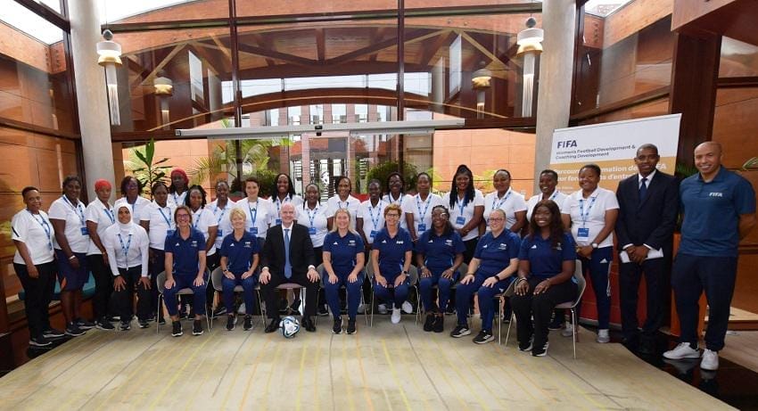 Infantino à Rabat pour sa première journée de travail afin de renforcer la formation et le football africain