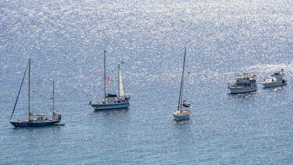 Israël intercepte la flottille pour Gaza et annonce l’expulsion de ses passagers vers l’Europe
