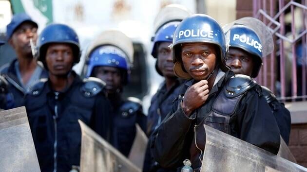 Zimbabwe : plus de 600.000 dollars de pots-de-vin collectés chaque mois par la police à Bulawayo 1 Zimbabwe : plus de 600.000 dollars de pots-de-vin collectés chaque mois par la police à Bulawayo