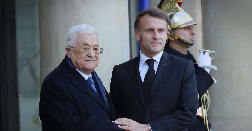 Macron et Abbas annoncent la création d’un comité pour consolider l’État de Palestine