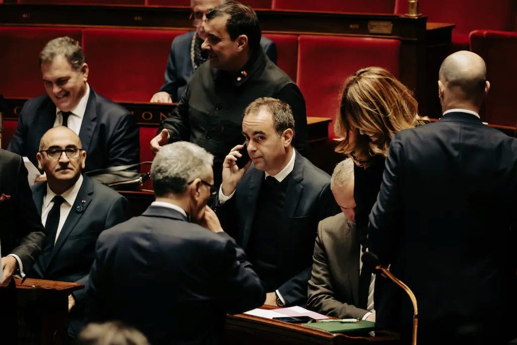 France : les députés votent la suspension de la réforme des retraites jusqu’en 2028