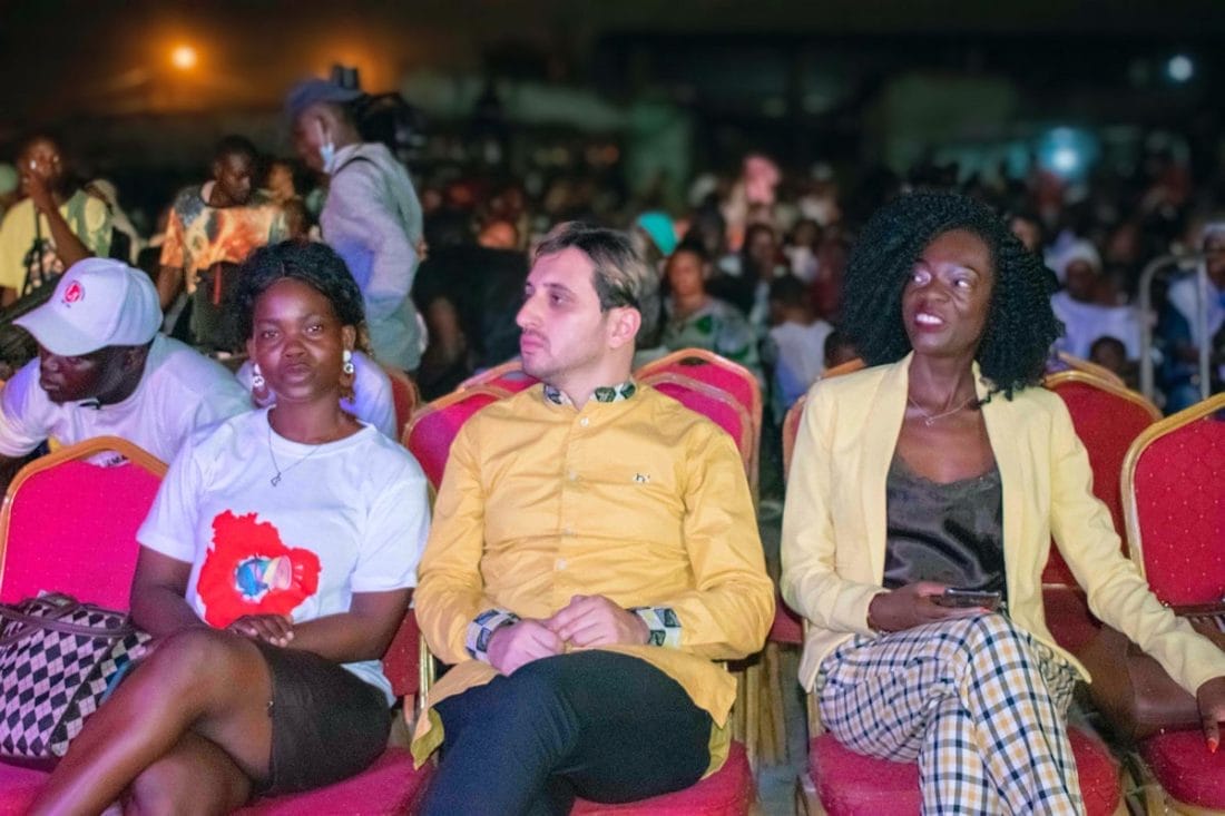 Hussein El Khayat lors d'une rencontre avec la jeunesse du quartier Macaci