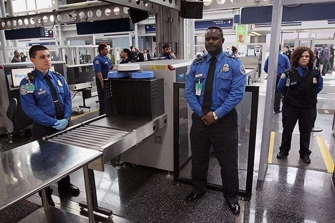 États-Unis : une prime de 10.000 dollars pour les agents de la TSA après le shutdown